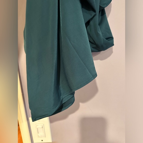 NWT MESHKI Elyna
Slinky Halter Maxi Dress - Forest Green - Picture 5 of 9